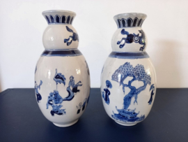 2 decoratieve vazen met Chinees decor