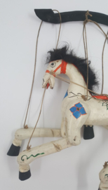 Houten marionet paard