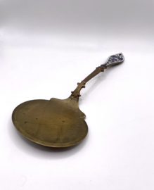 Russische serveerlepel met emaille