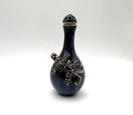 Blauwe snuff bottle met kikker