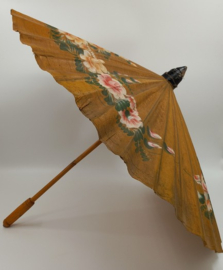 Papieren parasol met handgeschilderde bloemen
