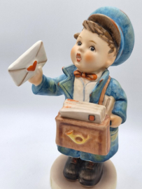 Hummel beeldje 'Eilbote / Postman', postbode