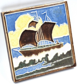 Cloisonné tegeltje zeilschip