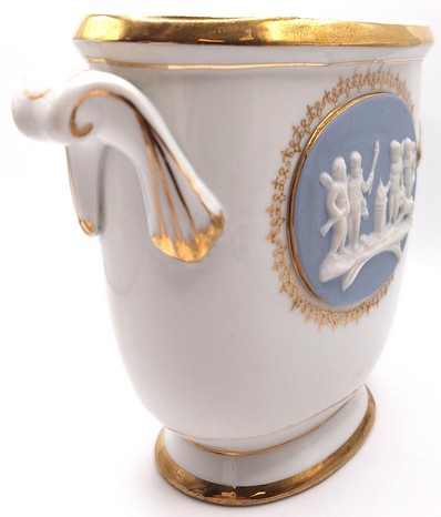 Ovalen cachepot met biscuit medaillon