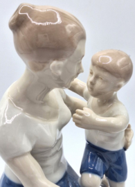 Duits beeldje van moeder en zoon