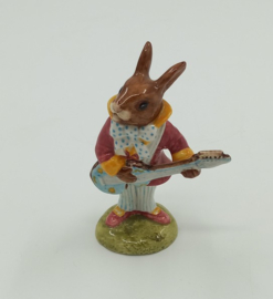 Royal Doulton - Mr. Bunny beat Strumming