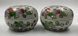 2 porseleinen dekselbakjes