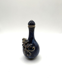 Blauwe snuff bottle met kikker