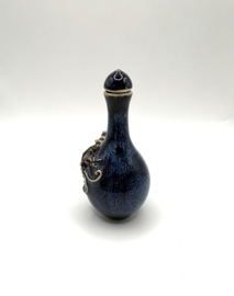 Blauwe snuff bottle met kikker