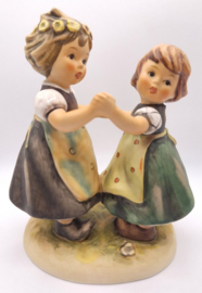 Hummel beeldje 'Zwei tanzende Mädchen / Spring dance'