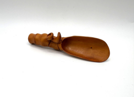 Netsuke theeschep met slang