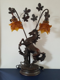 Lamp met paard en decor van bloemen