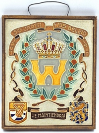 Cloisonné herinneringstegeltje Wilhelmina