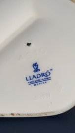 Lladro beeldje, jongetje met zeilboot