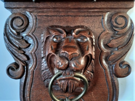 Eikenhouten wandconsole met leeuw