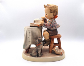 Hummel beeldje 'Little Bookkeeper'