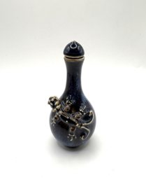 Blauwe snuff bottle met kikker