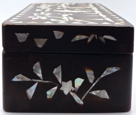 Kistje met parelmoer