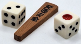 Japanse inro met dobbelstenen