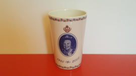 Beker ter ere van regeringsjubileum Beatrix