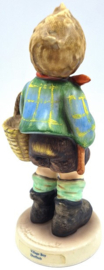 Dubbel A25127 - Controleren - Hummel beeldje 'Dorfbub / Village boy'