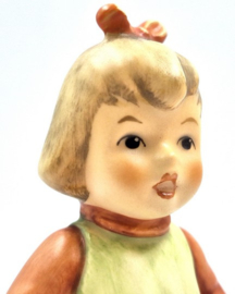 Hummel beeld 'Muss noch Giessen'/ 'Nature's gift'