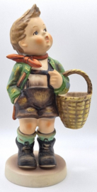Hummel beeldje 'Dorfbub / Village boy'