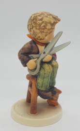 Hummel beeldje 'Schneiderlein / Little Tailor'