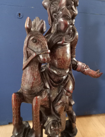 Samoerai te paard van hardhout en zilverdraad