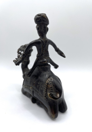 Oosters bronzen geurflesje