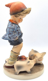 Hummel beeldje 'Farm boy'