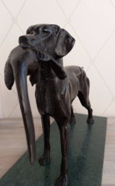 Groot bronzen beeld van jachthond