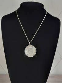Zilveren tientje aan zilveren ketting