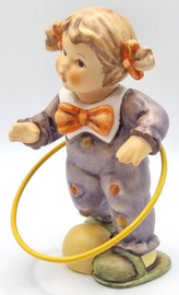 Hummel beeldje 'Hula-Hoop / Playing around'