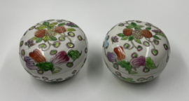 2 porseleinen dekselbakjes