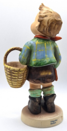 Hummel beeldje 'Dorfbub / Village boy'