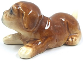 Liggende boxer puppy door Goebel