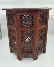 Ajour gezaagde Ottomaanse bijzettafel