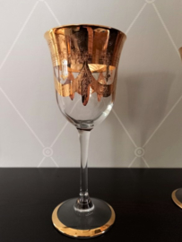 2 goud gedecoreerde wijnglazen