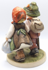 Hummel beeldje 'Wanderfreunde / Going home'