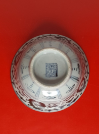 Chinees schaaltje met blauw tot zwarte decoratie