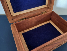 Houten kistje met inlegwerk