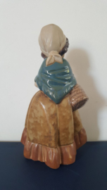 Lladro beeldje, meisje met mand