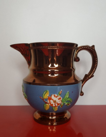 Lustreware schenkkan met floraar decor