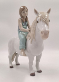 Lladro, meisje op pony #9139