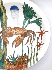 Bord met kreeft in majolica stijl