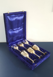 6 verzilverde goblets in cassette