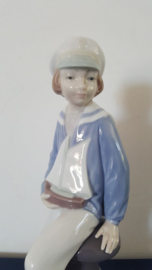 Lladro beeldje, jongetje met zeilboot