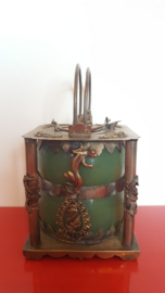 Nepalese theepot met exotische decoratie