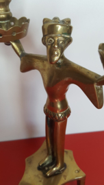 Kandelaar van figuur voor twee kaarsen